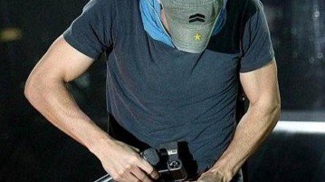 Enrique Iglesias toma foto de su parte íntima